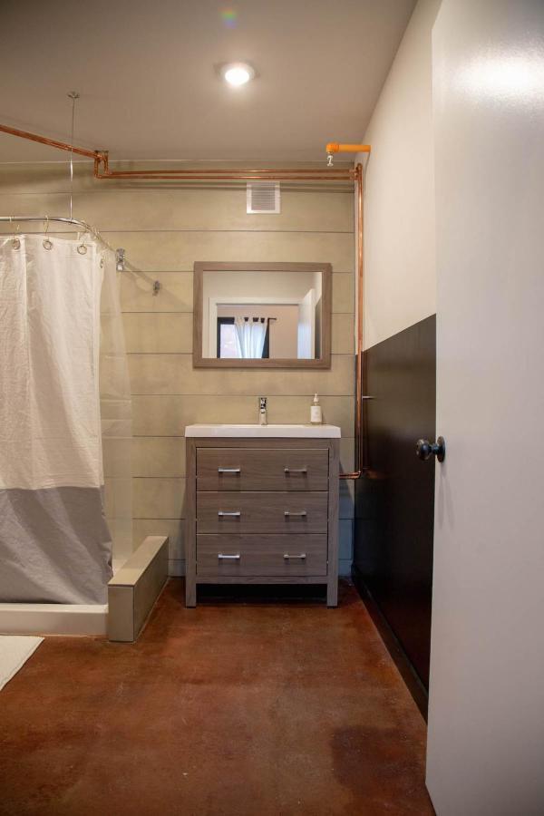 Eco Friendly Loft In Center City, Contactless Check In - Hive Room Philadelphia Bagian luar foto